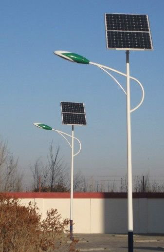 在太陽能路燈上選擇太陽能板時，需要考慮哪些因素？